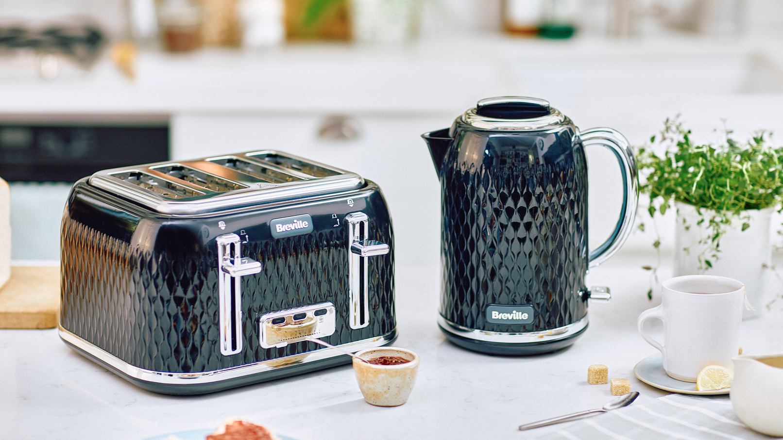 Black Curve Collection 4 Slice Toaster Breville